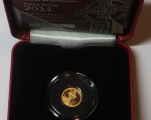 IRELAND :  TWENTY EURO GOLD PROOF CELTIC CROSS COIN. 2011.