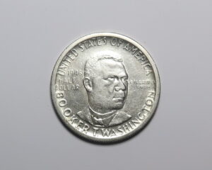 USA :   SILVER HALF DOLLAR 1946.  BOOKER T. WASHINGTON MEMORIAL.