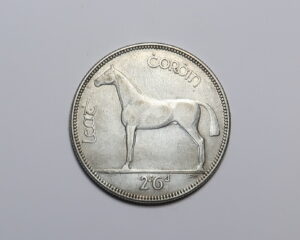 IRELAND: IRISH SILVER HALF CROWN 1933. KM 8.