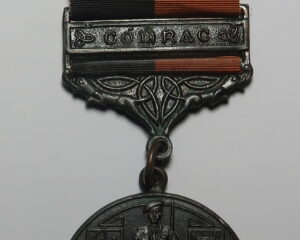 IRELAND WAR OF INDEPENDENCE SERVICE MEDAL  1917 - 1921. WITH COMRAC BAR