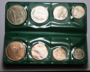 IRELAND COIN SET 1966.  UNC .