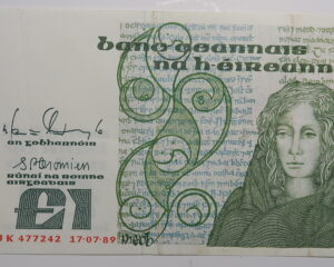 IRELAND ONE POUND NOTE 17.7.1989. B. SERIES. QUEEN MEBH